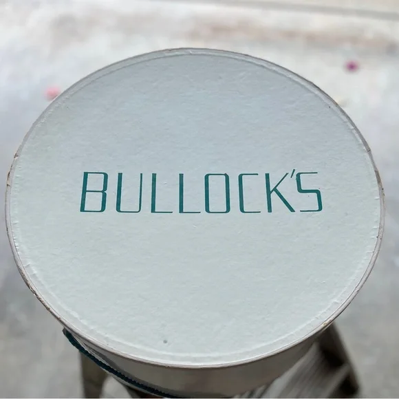 Vintage white Hat with box - Picture 2 of 9